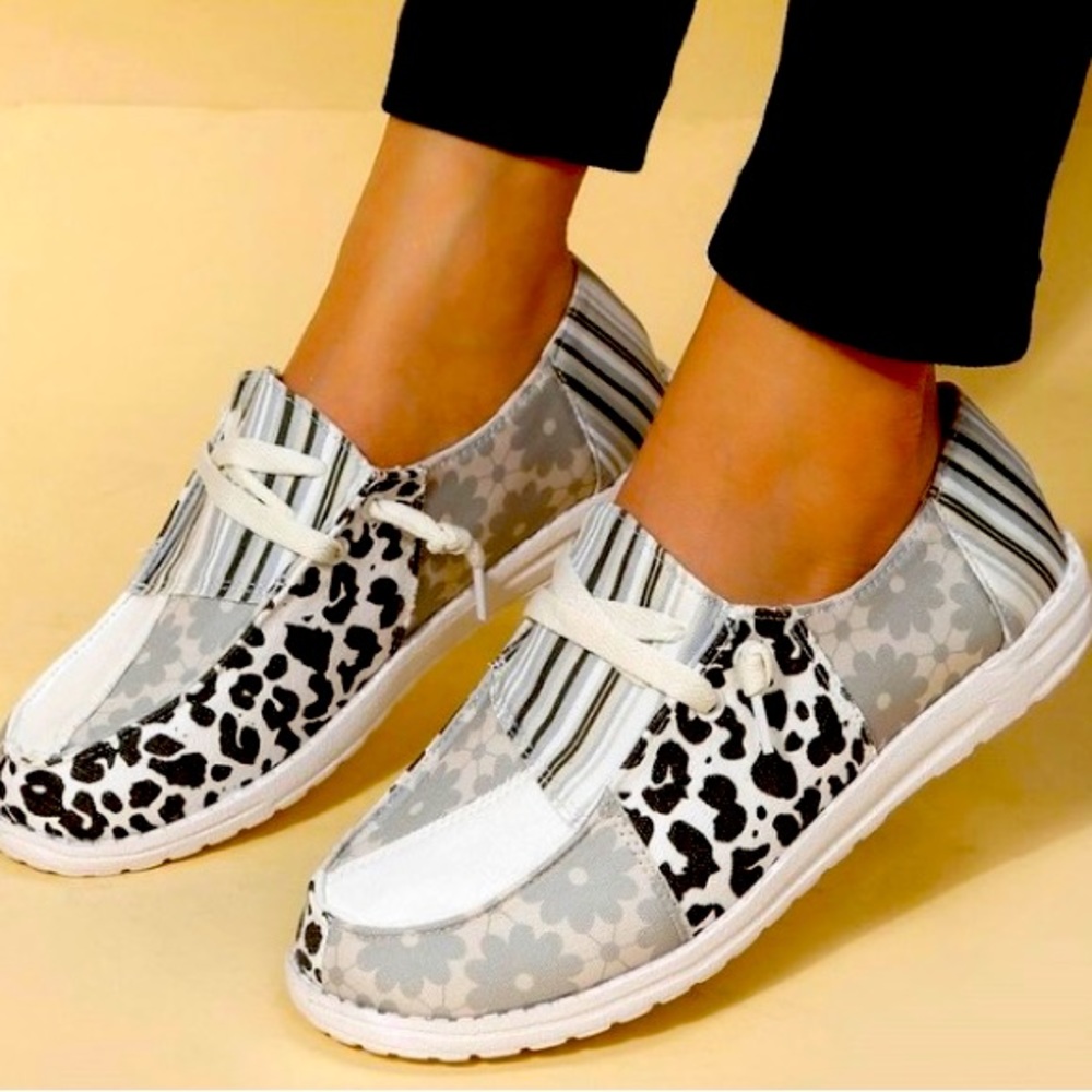 Women’s Size 9 Gray Leopard Boat Shoes